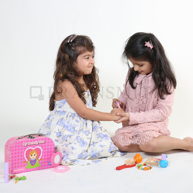 kids play make up kit